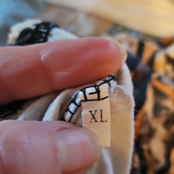 Abstract Patterned Leggings - Picture 2 of 2